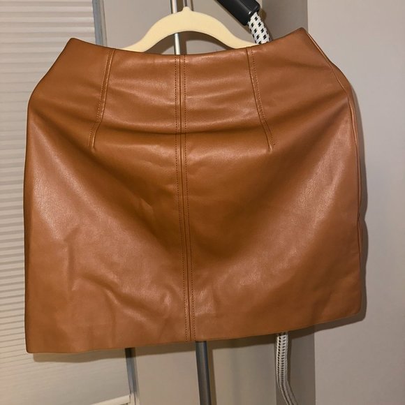 H&M Faux Leather Skirt, NWT, Size 6 - Picture 2 of 4